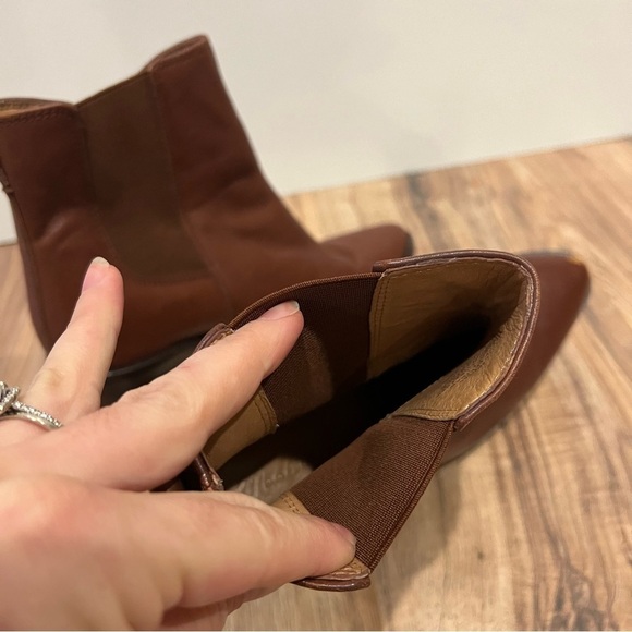 Madewell Newbury Chelsea Boot - Picture 7 of 16